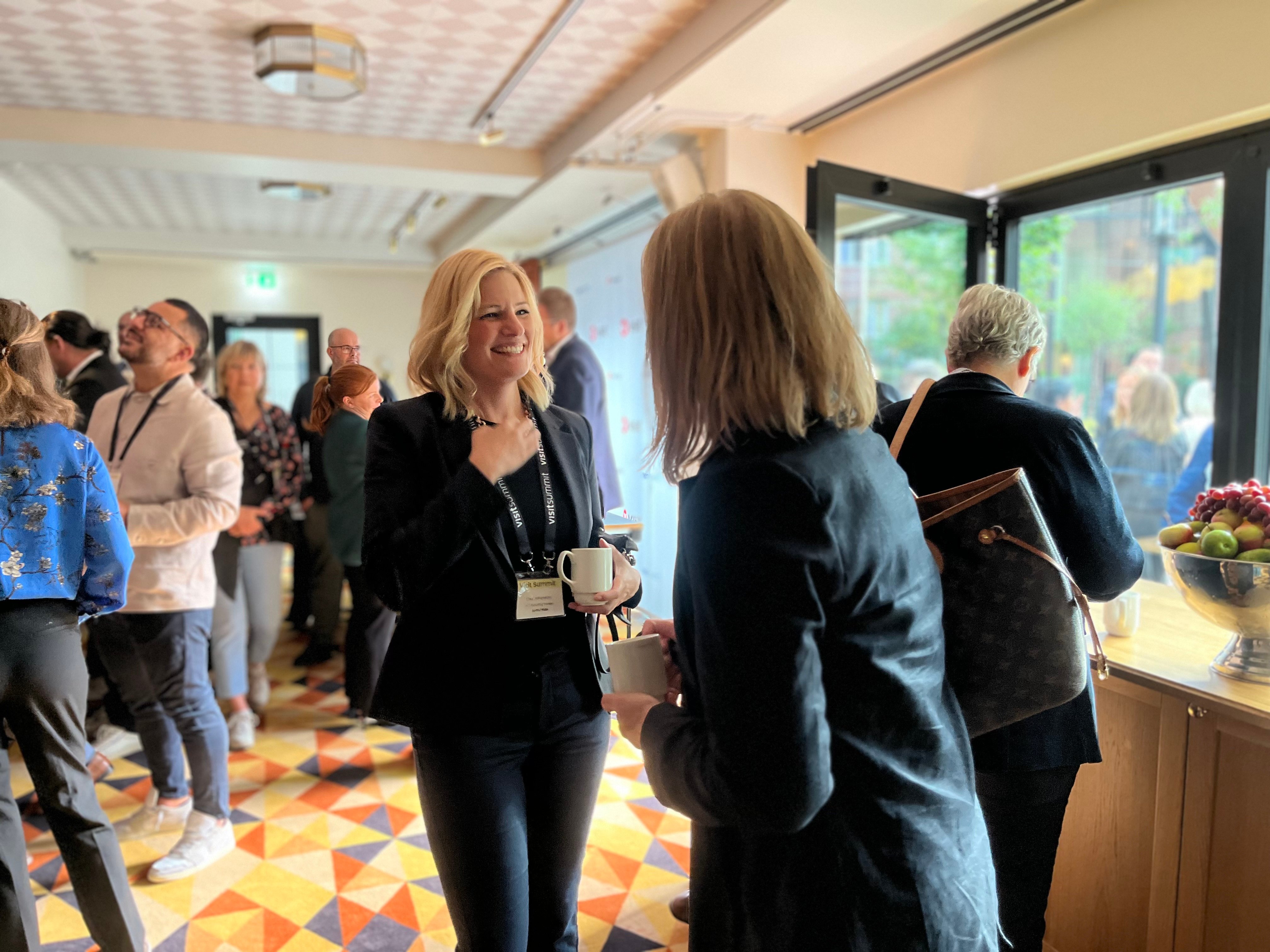 People talking on the breakfast mingle